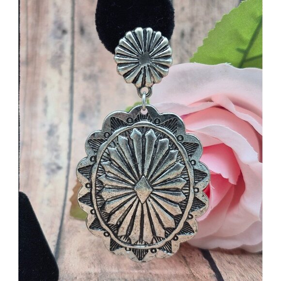 Silver Tone Western Cowgirl Conch Dangle Drop Earrings Statement 3" - Picture 3 of 7